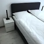 Private Apartment, Aircondition, Hd Tv Pl & De, Wifi, Garage, Fully Equipped, Near Lägenhet