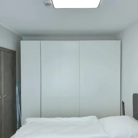 Lägenhet Private Apartment, Aircondition, Hd Tv Pl & De, Wifi, Garage, Fully Equipped, Near *