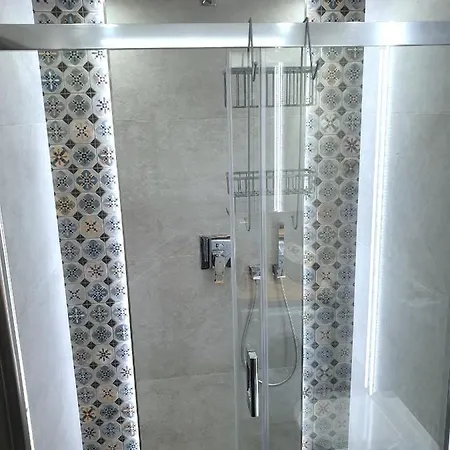 Private Apartment, Aircondition, Hd Tv Pl & De, Wifi, Garage, Fully Equipped, Near *